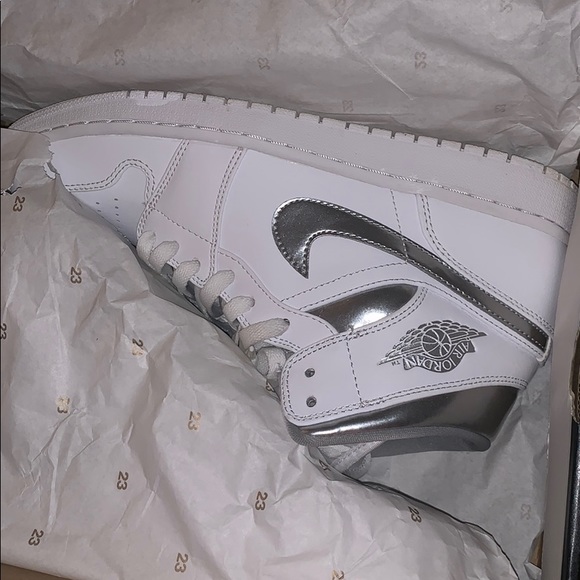 Jordan 1st - Picture 1 of 3